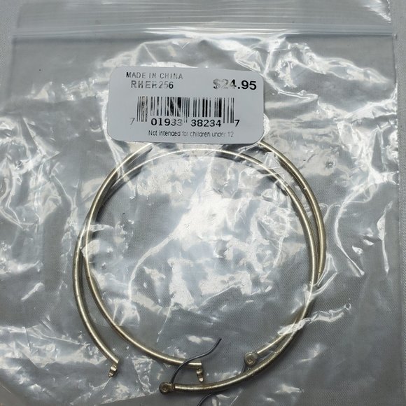 MYSTIQUE gold hoop earring - Picture 3 of 3